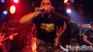 Chava, cantante de Second Silence, pura agresividad hardcoreta