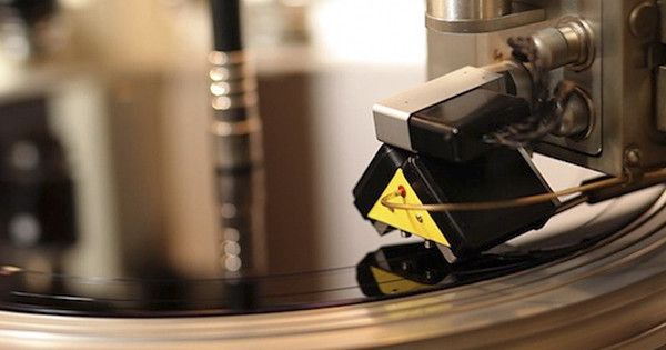 La mitad de los que compran discos de vinilo no tienen bandeja