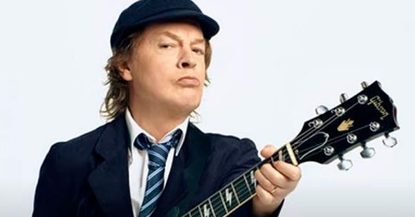 https://mariskalrock.com/wp-content/uploads/2021/05/angus-young-ac-dc-fb.jpg