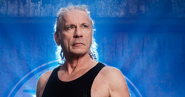 El Alma de Acero Tras la Voz de Iron Maiden: Bruce Dickinson y su Épica  Travesía en el Universo del Rock - Universal Sónica Universal Sónica