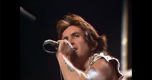 Este es el artista que convirtió a Bon Scott (AC/DC) en cantante ...