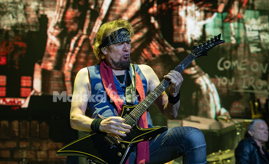 Adrian Smith con Iron Maiden en Budapest. Foto: José Crespo