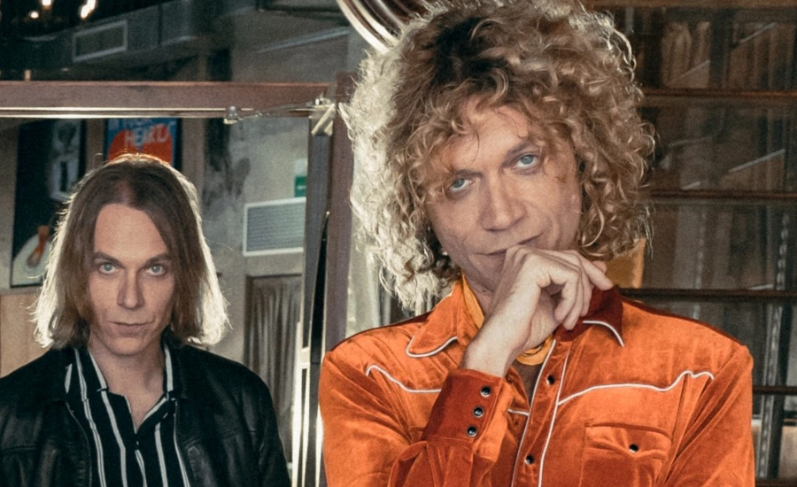 Ovidi Tormo (Los Zigarros) honra la memoria de Robe Iniesta (Extremoduro) destacando un aspecto inusual: “Nunca he visto a nadie tocar la guitarra de esa manera, inventó un estilo propio”