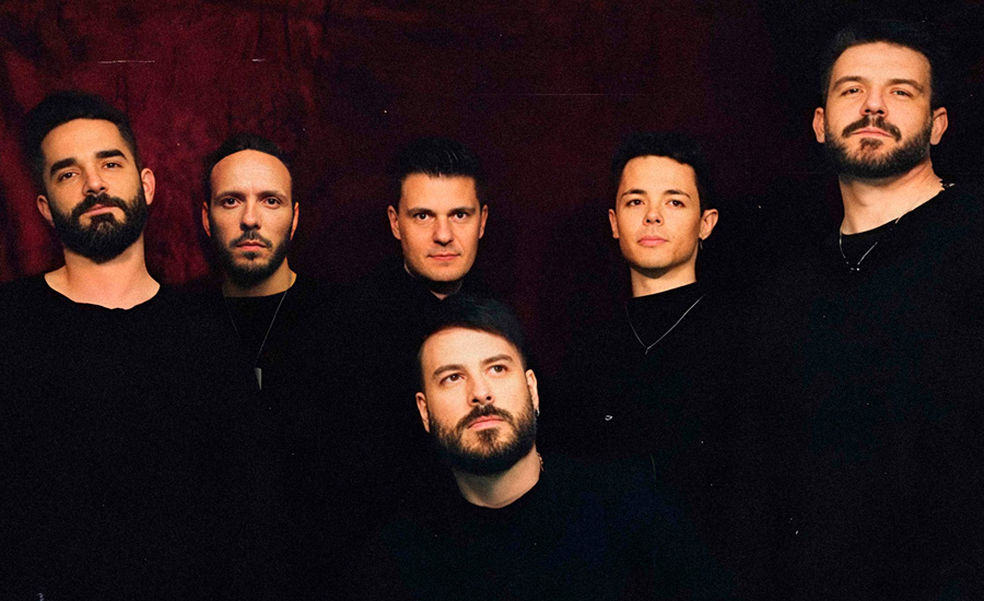 Los madrileños Against The Waves continúan construyendo el camino hacia su próximo álbum de estudio con “Dissolution”, nuevo single y videoclip con el que reafirman el momento creativo en el que se encuentran. Mezclado y masterizado por el productor alemán Christoph Wieczorek en Sawdust Recordings, este corte combina la contundencia del metalcore más moderno con 
La entrada Against The Waves estrenan “Dissolution”, videoclip y nuevo adelanto de su próximo disco, derrochando una dosis de su metalcore se publicó primero en MariskalRock.com.