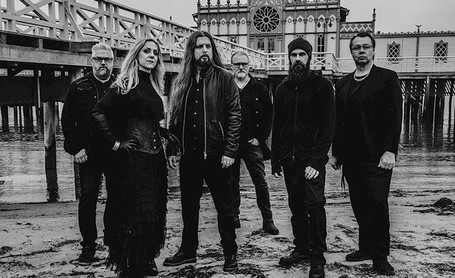 Beseech, una de las bandas más representativas del metal gótico, ha roto su silencio con “Boundless Space”, primer adelanto de su próximo disco que verá la luz a finales de este año a través de Despotz Records. Este single marca un hito de lo más trascendental, ya que supone el regreso de Erik y Lotta, 
La entrada Beseech recupera las voces de Erik Molarin y Lotta Höglin tras más de una década separados con “Boundless Space”, primer adelanto de su próximo disco se publicó primero en MariskalRock.com.