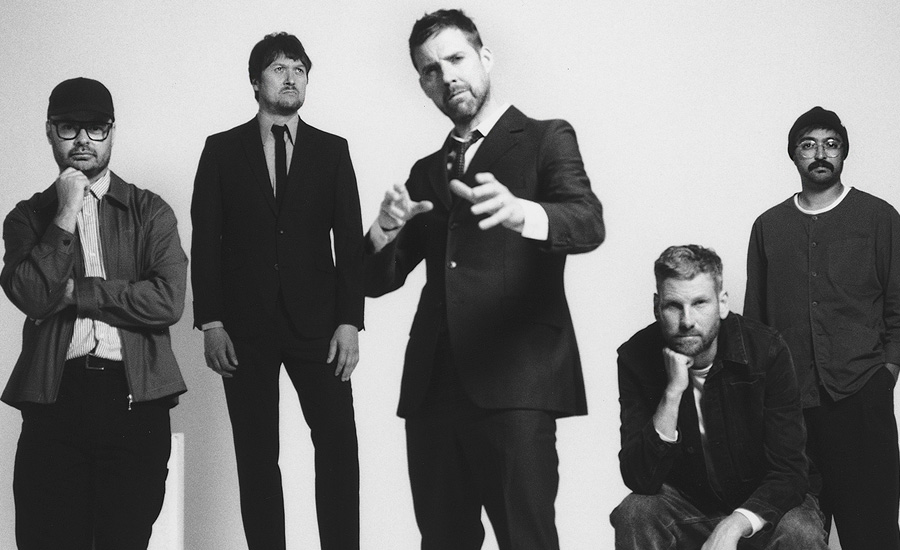 Simon Rix, bajista de Kaiser Chiefs, lo tiene claro: “El cartel de nuestro día es una auténtica locura”. Así se expresa con entusiasmo al hablar de la jornada rockera de Rock in Rio Lisboa. Todos los detalles sobre este concierto y sobre la actualidad de la banda han quedado recogidos en La Heavy 482, la 
La entrada Kaiser Chiefs y su entusiasmo por tocar en la jornada rockera de Rock in Rio Lisboa: “El cartel de nuestro día es una auténtica locura” se publicó primero en MariskalRock.com.