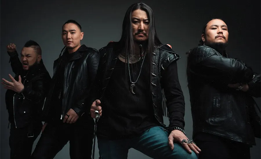 Desde tierras mongolas, The Hu vuelve a la carga con un nuevo adelanto del que será su tercer disco, ‘Hun’. Tras presentarnos temas como “The Real You” o “Lost Soul”, el nuevo single y videoclip es “Grey Hun”, sobre el que aseguran haber tardado en terminarlo porque querían asegurarse “de transmitir el mensaje positivo de ser 
La entrada The Hu estrena "Grey Hun”, nuevo single y videoclip de “Hun”, su tercer disco: “Queríamos asegurarnos de transmitir el mensaje positivo de ser uno mismo” se publicó primero en MariskalRock.com.