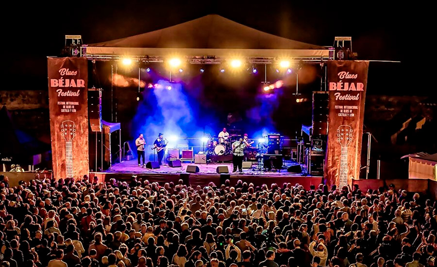 Los fieles devotos del blues están de enhorabuena gracias al regreso de uno de esos eventos que miman el género apostando por un cartel de primer nivel. La XXVII edición del Blues Béjar Festival se celebrará los próximos 10 y 11 y de julio con una programación en la que brillan artistas del calibre de 
La entrada Blues Béjar Festival se prepara para su próxima edición con Eric Sardinas, Elliott Murphy o Shakura S'Aida se publicó primero en MariskalRock.com.
